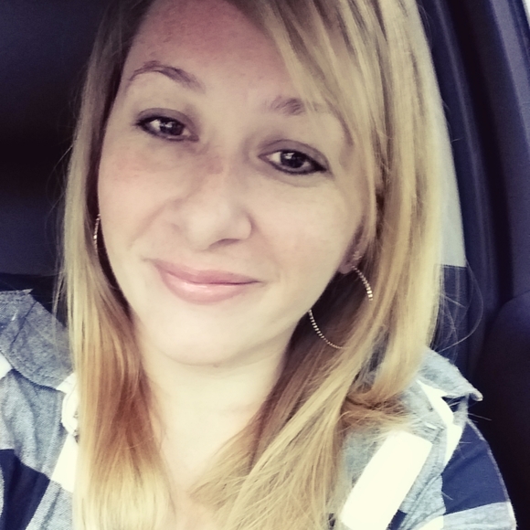 Meet your Posher, Kimberly - Picture 2 of 3